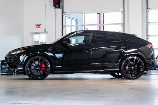 2021 Lamborghini Urus 
