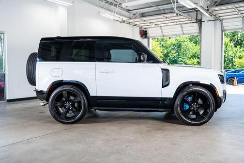 2022 Land Rover Defender V8