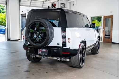 2022 Land Rover Defender V8