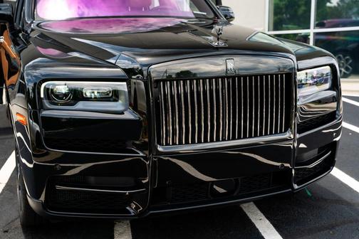 Black 2022 Rolls-Royce Cullinan