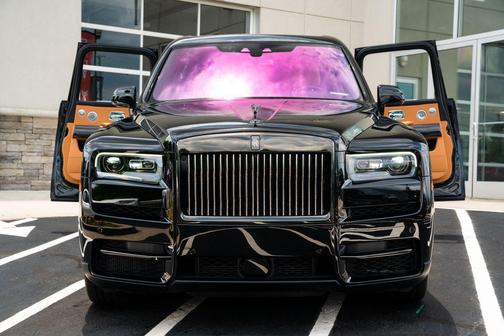 Black 2022 Rolls-Royce Cullinan