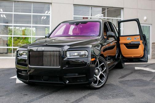 Black 2022 Rolls-Royce Cullinan
