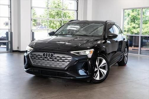 2024 Audi Q8 e-tron Premium Plus