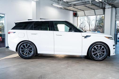 2024 Land Rover Range Rover Sport SE