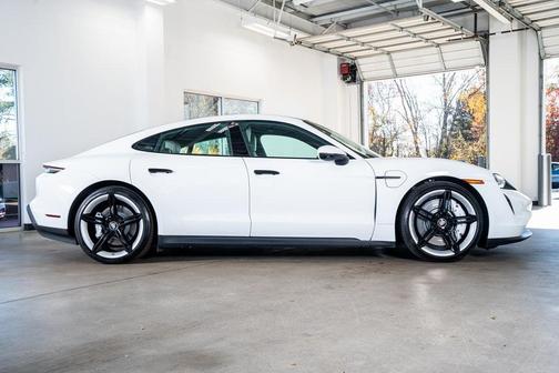 2022 Porsche Taycan Base