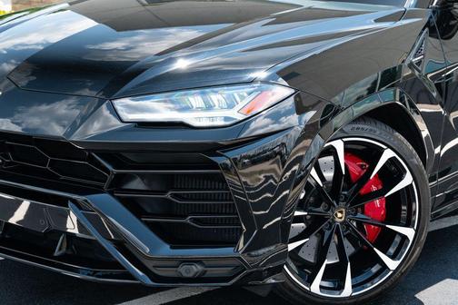 Black 2021 Lamborghini Urus