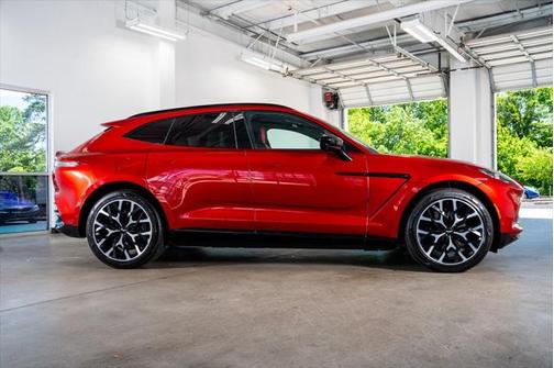 2022 Aston Martin DBX Base