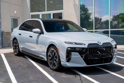 Brooklyn Grey Metallic 2023 BMW 740 i