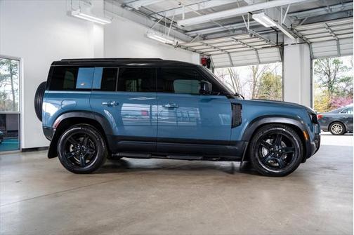 2021 Land Rover Defender 110 SE