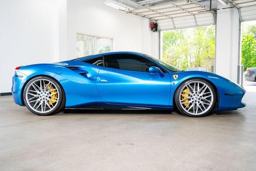Nero 2019 Ferrari 488 GTB Base