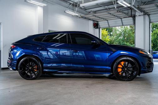 2020 Lamborghini Urus Base