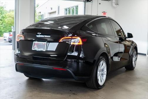 2022 Tesla Model Y Long Range Dual Motor All-Wheel Drive