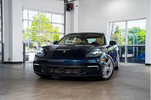 2018 Porsche Panamera 4