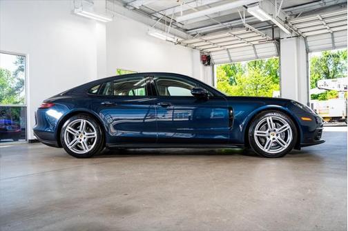 2018 Porsche Panamera 4