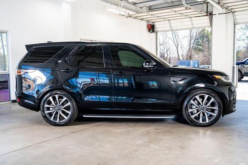 2024 Land Rover Discovery P300 Dynamic SE