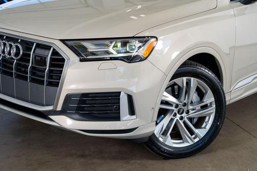 Vicuna Beige Metallic 2023 Audi Q7 45 Premium