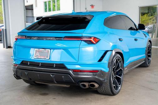 2023 Lamborghini Urus Performante