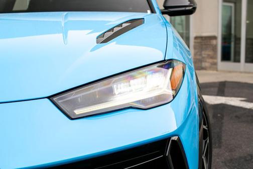 2023 Lamborghini Urus Performante