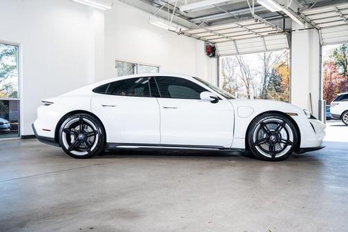 2022 Porsche Taycan Base