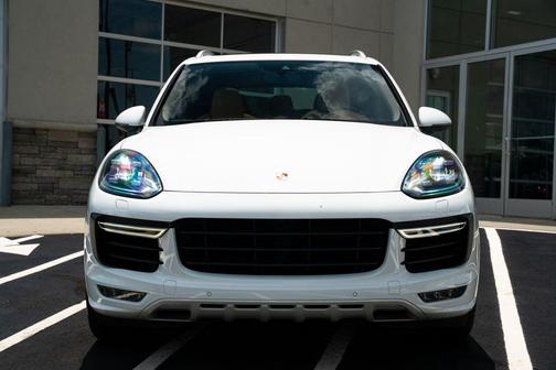 White 2015 Porsche Cayenne Turbo