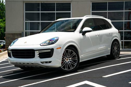 White 2015 Porsche Cayenne Turbo
