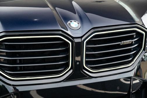 Carbon Black Metallic 2023 BMW XM Base