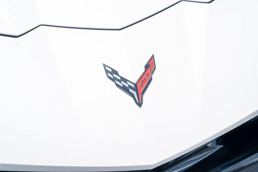 White Pearl Metallic Tricoat 2023 Chevrolet Corvette Stingray w/3LT