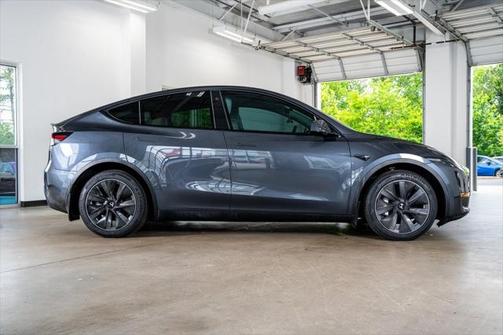 2022 Tesla Model Y Long Range Dual Motor All-Wheel Drive