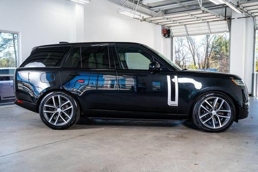 2025 Land Rover Range Rover P550e Autobiography