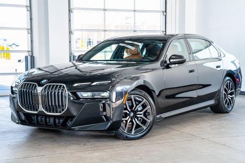 2023 BMW 740 i