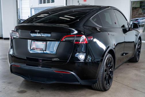 2025 Tesla Model Y Long Range Dual Motor Rear-Wheel Drive