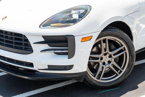 White 2019 Porsche Macan Macan
