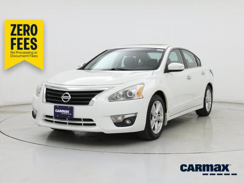 White 2015 Nissan Altima SL