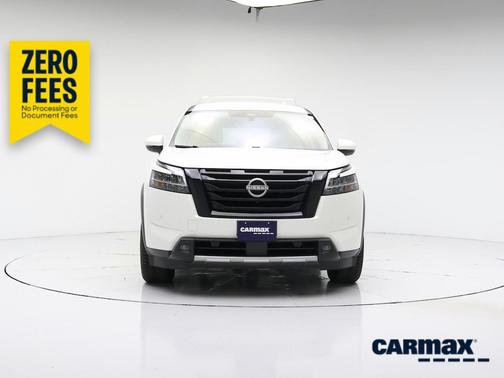 White 2023 Nissan Pathfinder SL