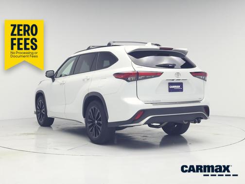 White 2023 Toyota Highlander XSE
