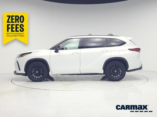 White 2023 Toyota Highlander XSE
