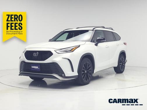 White 2023 Toyota Highlander XSE