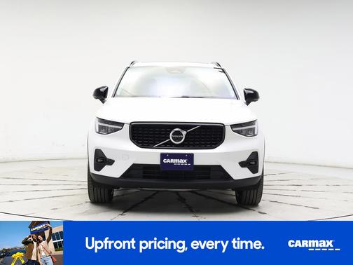 2024 Volvo XC40 B5 Plus Dark Theme