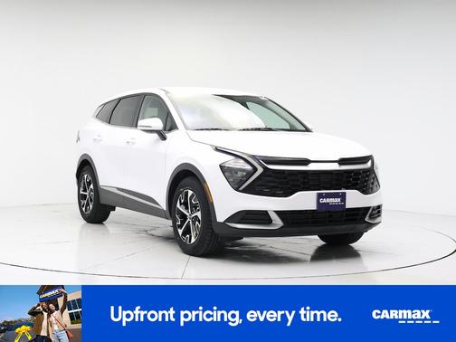 White 2023 Kia Sportage EX