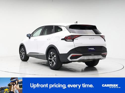 White 2023 Kia Sportage EX