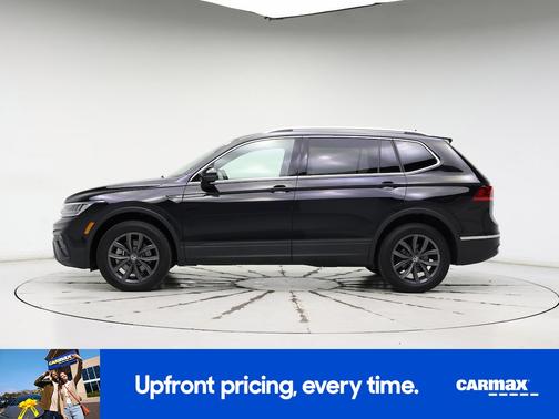 Black 2023 Volkswagen Tiguan SE