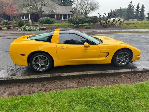 2000 Chevrolet Corvette Base