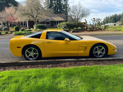 2004 Chevrolet Corvette Base