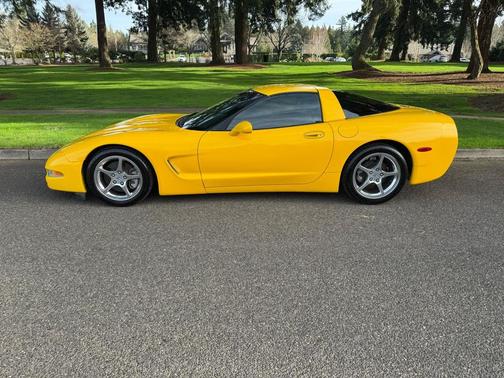 2004 Chevrolet Corvette Base
