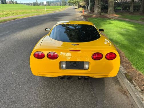 2004 Chevrolet Corvette Base