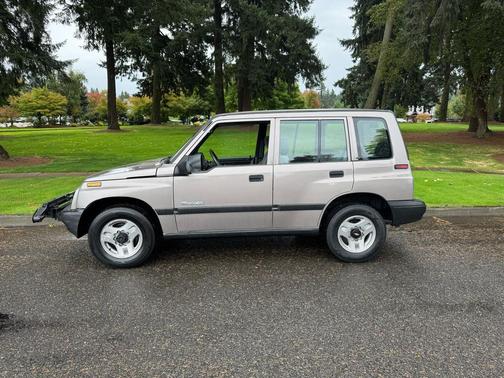 1998 Chevrolet Tracker 4-Door 4WD