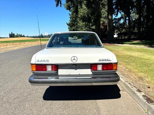 1977 Mercedes-Benz 240D Base