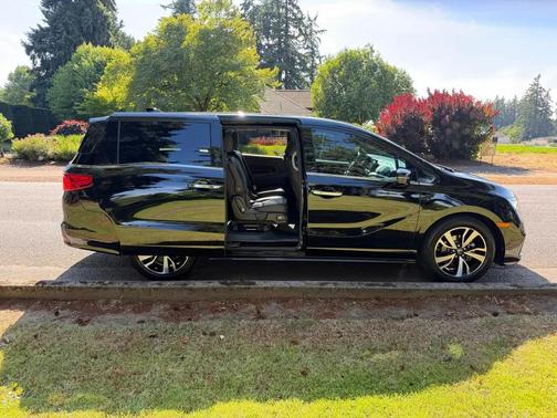 Crystal Black Pearl 2020 Honda Odyssey Elite