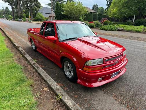 Victory Red 2001 Chevrolet S-10 Base