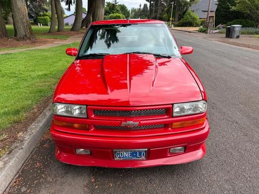 Victory Red 2001 Chevrolet S-10 Base